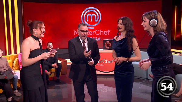 Jedva govori od smeha: Anja zbog Nininog takmičarskog duha samo što ne lije suze radosnice VIDEO