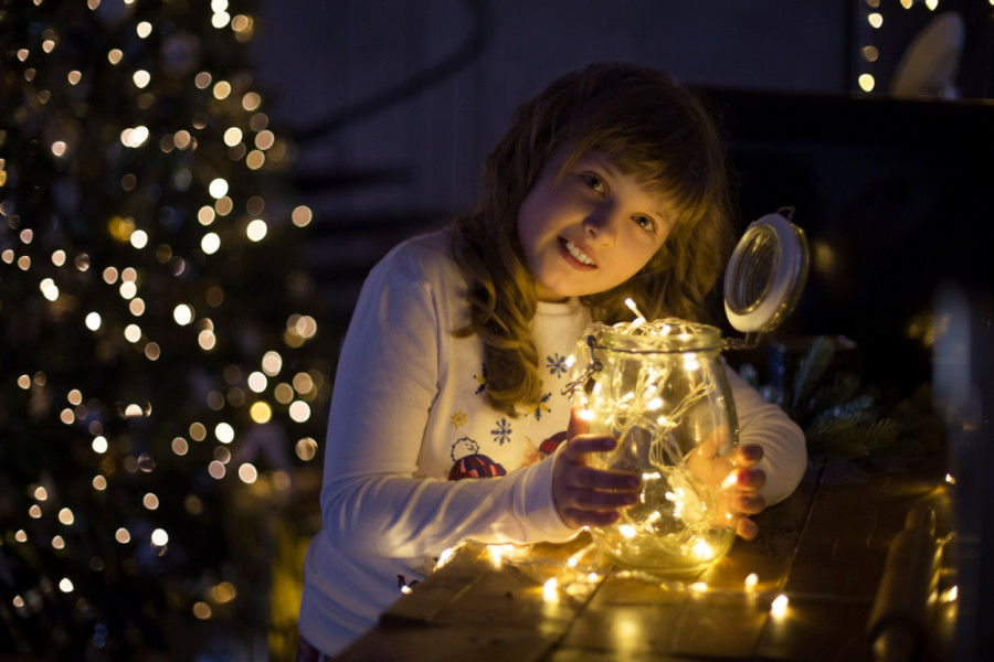 Roditelji skromne dece koja ne žele sve za praznike rade uspešno ove 4 stvari