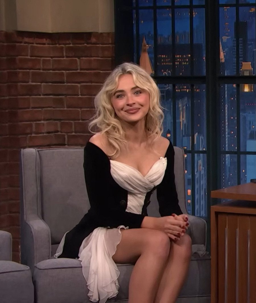 Čuvena toaleta Klaudije Šifer iz 1994. ugledala svetlost dana: Kojoj lepše stoji? FOTO/ANKETA