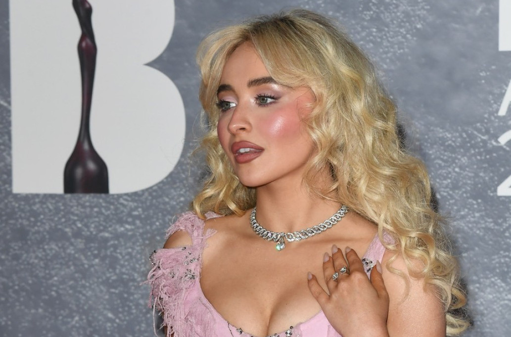 Čuvena toaleta Klaudije Šifer iz 1994. ugledala svetlost dana: Kojoj lepše stoji? FOTO/ANKETA