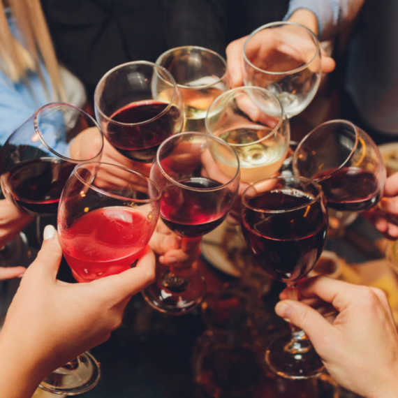 Nije isto pre i posle 50. godine: Lekar upozorava na opasnu kombinaciju pića