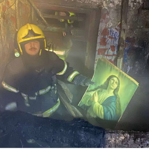 Čudo u Senti: Porodična kuća skoro potpuno izgorela, ali ikona ostala nekatnuta FOTO