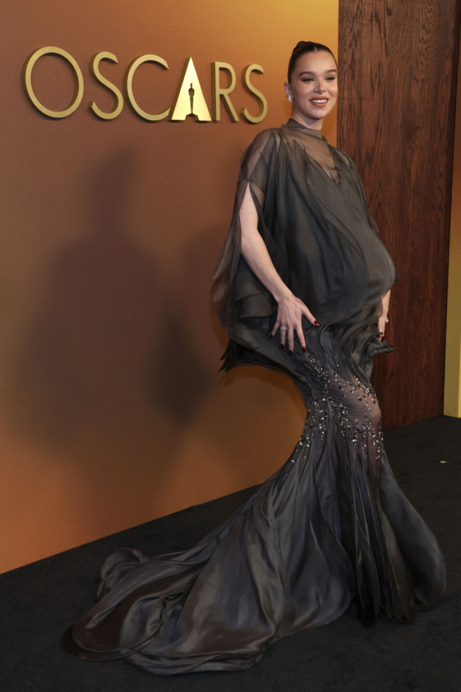 Pokušala je da sakrije stomak, ali džaba: Čuvena lepotica je trudna FOTO/VIDEO