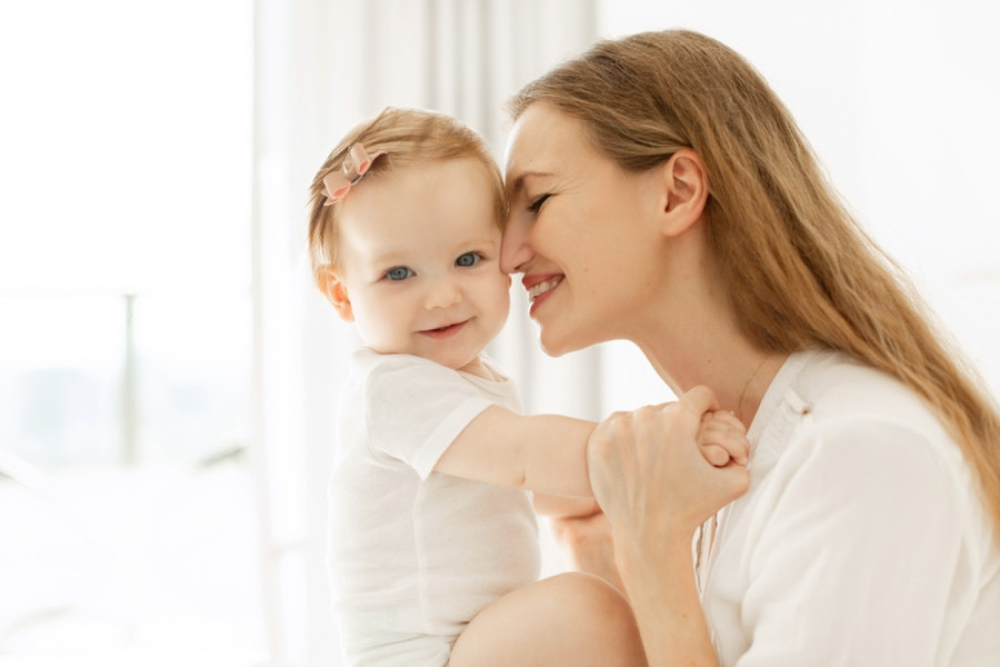 Zašto je zagrljaj roditelja toliko važan za bebe?
