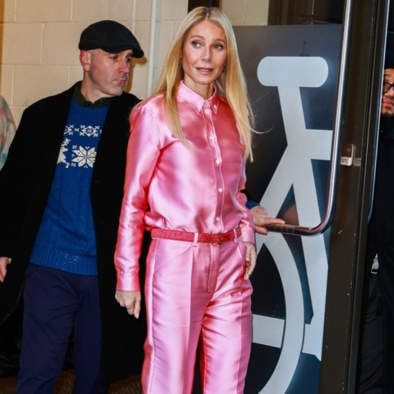 Roze od glave do pete: Slavna plavuša kao Barbi prošetala gradom FOTO