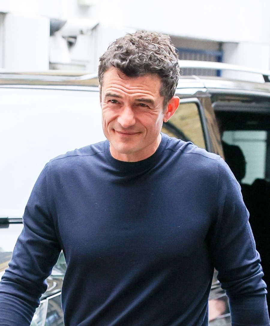 Zgodna plavuša se ne odvaja od njega: Orlando Blum ljubi 21 godinu mlađu manekenku? FOTO