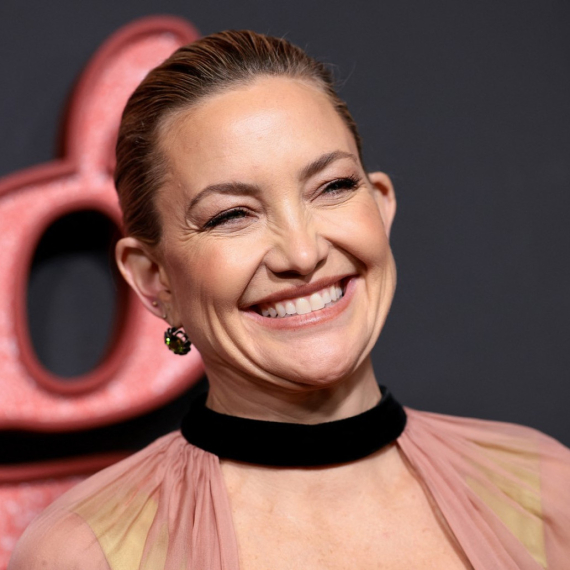 Nova frizura i stajling za čistu desetku: Tri komada koja svaka žena treba da ima FOTO