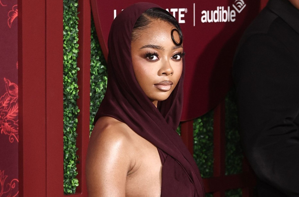 Rizično izdanje za crveni tepih: Postala mama, pa rešila da se skine FOTO