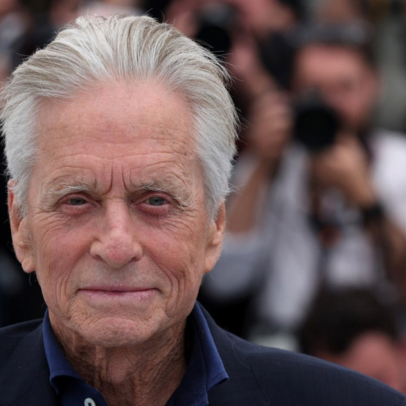 Holivudski veteran na krajnjem severu: Majkl Daglas na Arktiku spava u ledenom hotelu FOTO