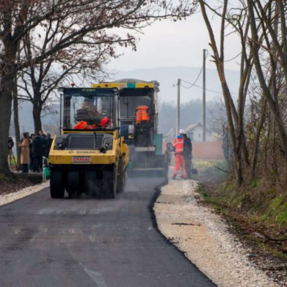Mašine se ne gase u ovom delu Srbije: Rekonstrukcija puteva u punom jeku FOTO