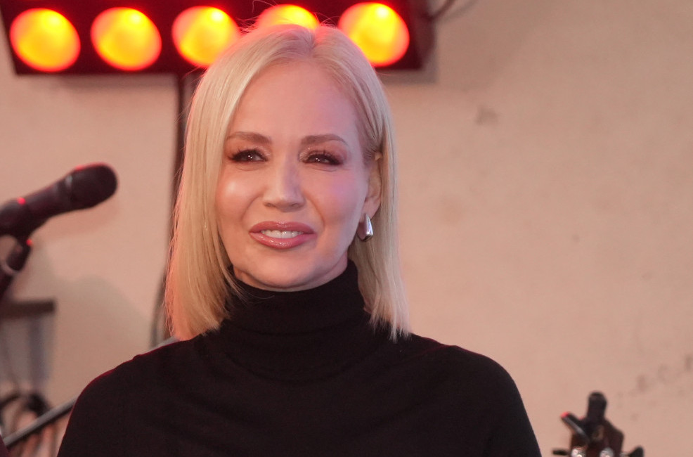 Jelena Rozga sve lepša i zgodnija: O njenoj suknji ne prestaje da se priča FOTO
