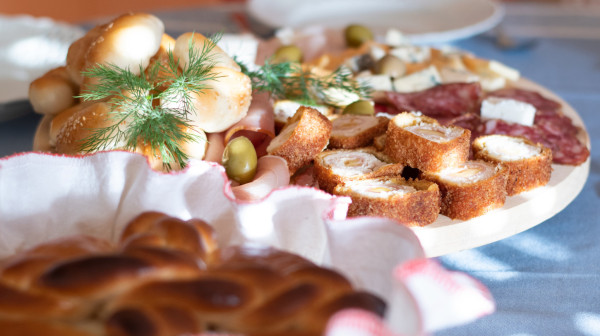 Kako obuzdati prejedanje na slavama: Ovo su najvažnija pravila