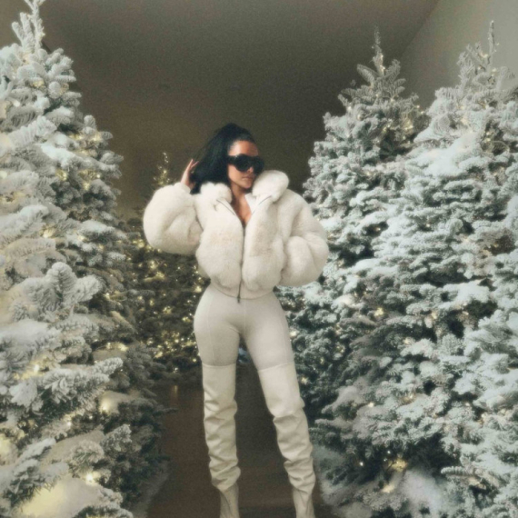 50 jelki u vili od 60 miliona dolara: Kim Kardašijan okitila kuću, reakcije su hit FOTO