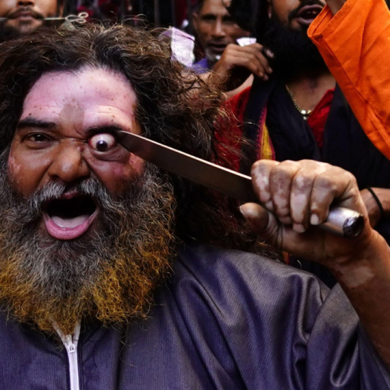 Kako izgleda najbizarniji festival na svetu: "Vade" oči, probadaju se, seku jezik ...FOTO