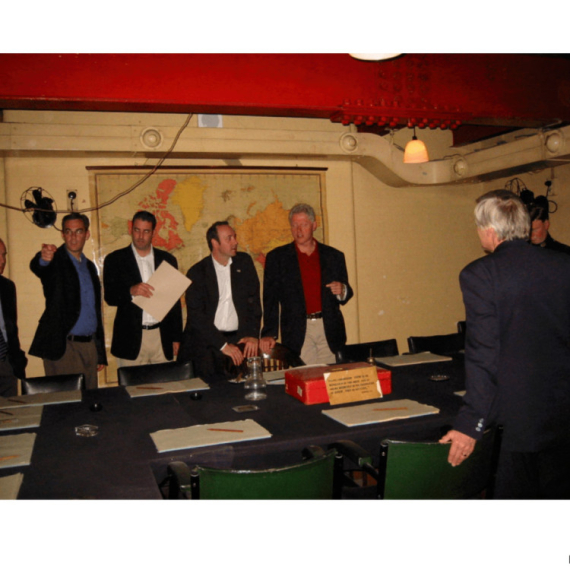 "Šta još skrivate?" Nestale fotografije skandala koji potresa svet? FOTO