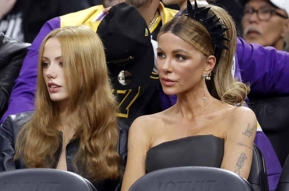 Mama i ćerka zasenile utakmicu: Prvi put s naslednicom u javnosti nakon što joj je ocrnila dečka FOTO