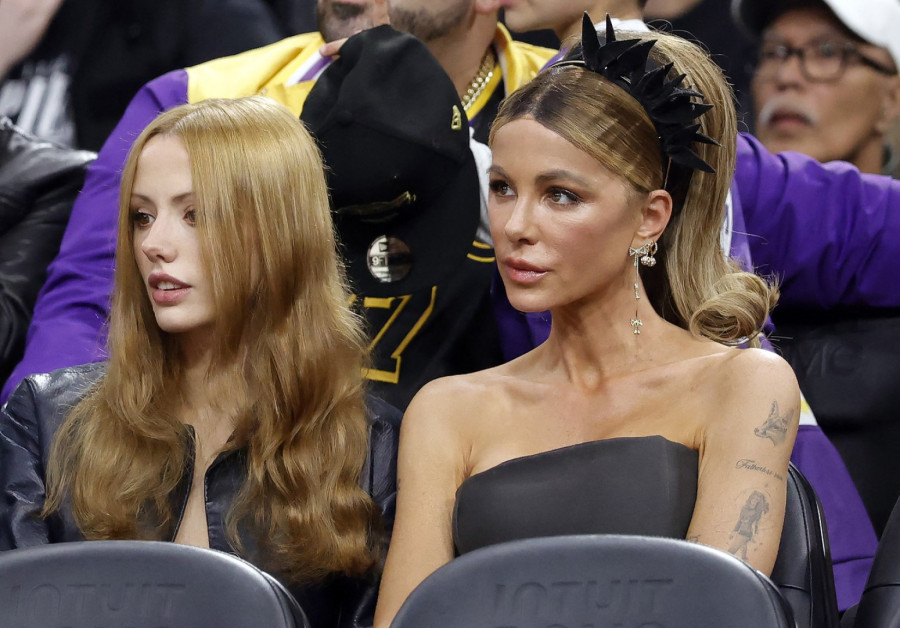 Mama i ćerka zasenile utakmicu: Prvi put s naslednicom u javnosti nakon što joj je ocrnila dečka FOTO