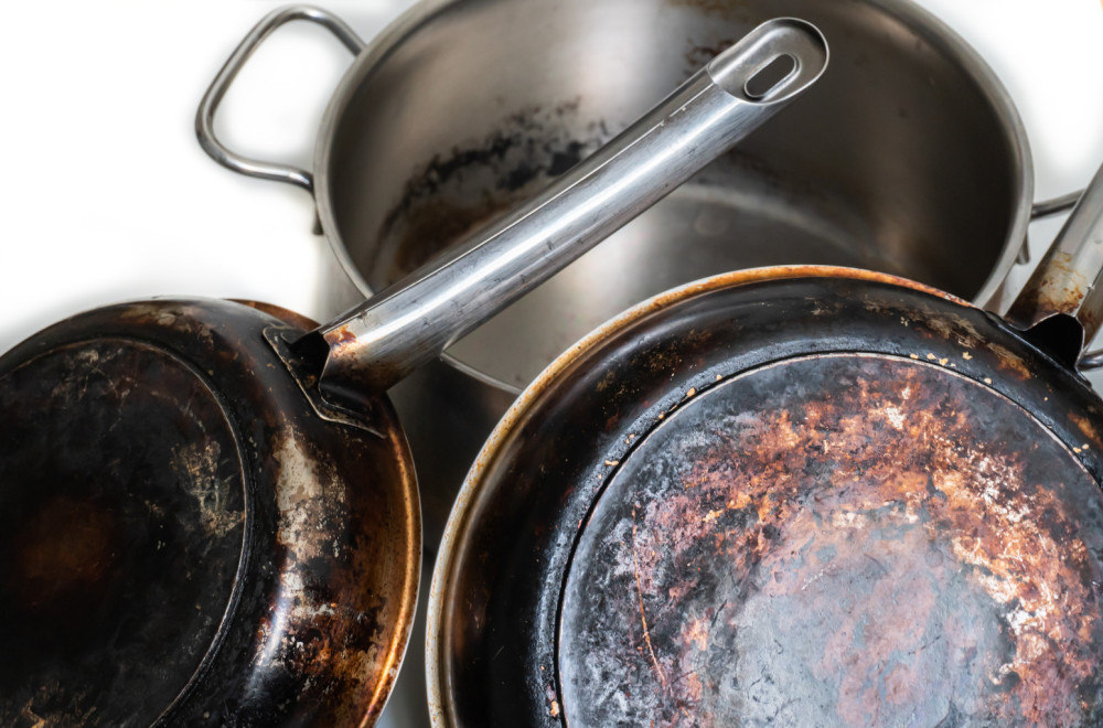 Da li je vaše posuđe opasno? Znakovi da treba da ga zamenite novim