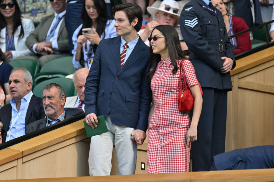 Još jedna ljubavna veza se raspala: Slavna pevačica u suzama FOTO