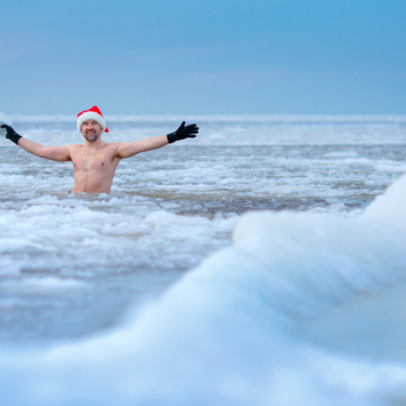 U Berlinu održano božićno kupanje u ledenom jezeru VIDEO