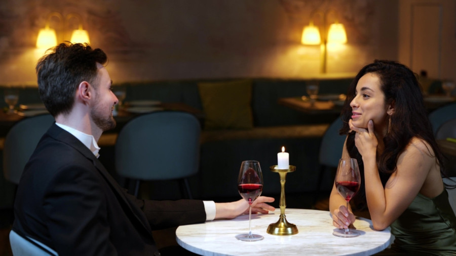 Tri znaka da vas muškarac ne gleda samo kao prijatelja