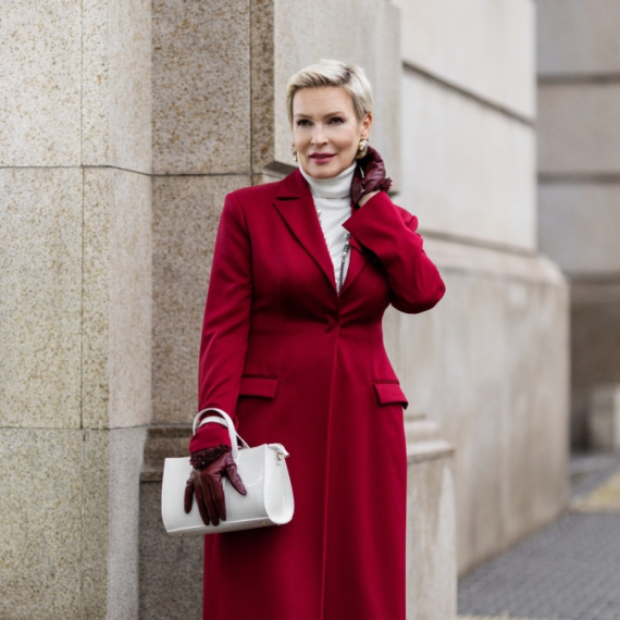 Kako pravilno naneti karmin nakon pedesete, a da ne naglasi bore?