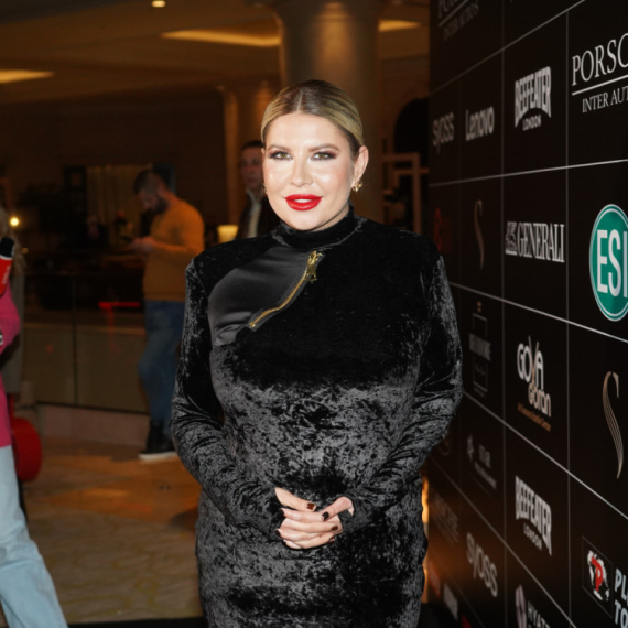 Verila se Dea Đurđević: Njen najlepši kraj godine, pokazala i neobičan prsten FOTO