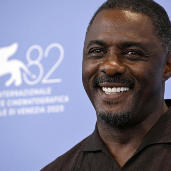 Idris Elba proglašen vitezom