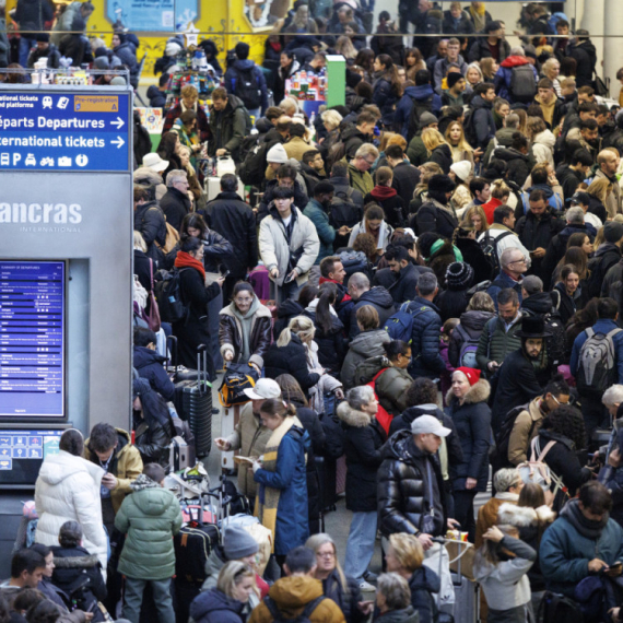 Hiljade putnika u problemu, porodice "zarobljene" u tunelu: "Trebalo je da bude putovanje života" FOTO