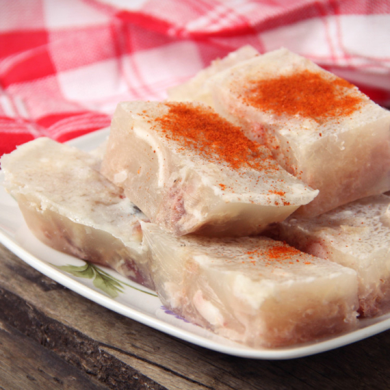 Nezaobilazan deo praznične trpeze: Pihtije mogu da budu i zdrave