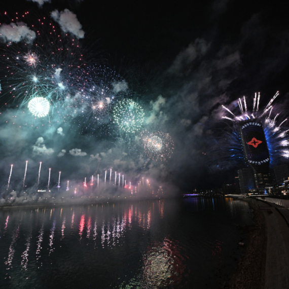 Beograđani i gosti dočekali Novu 2026. uz raskošni svetlosno-pirotehnički spektakl FOTO/VIDEO