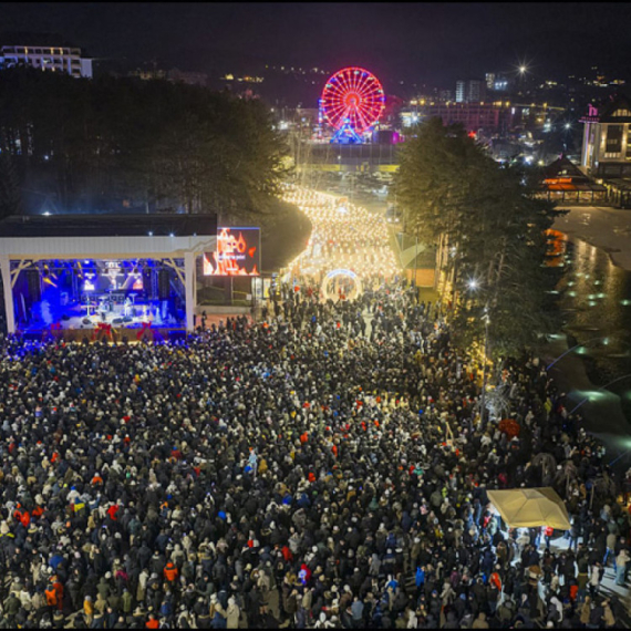 Zlatibor posetilo 100.000 ljudi: Srpska planina popunjena za praznike, obara rekorde FOTO