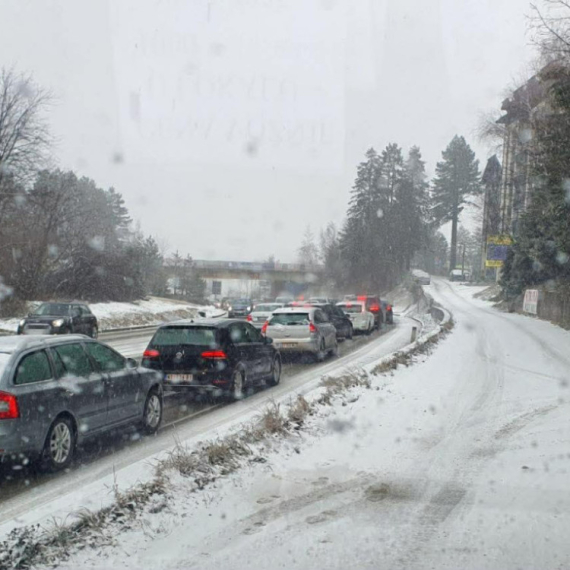 Praznični haos na putevima: Sa dočeka Nove godine u kolone na putu FOTO