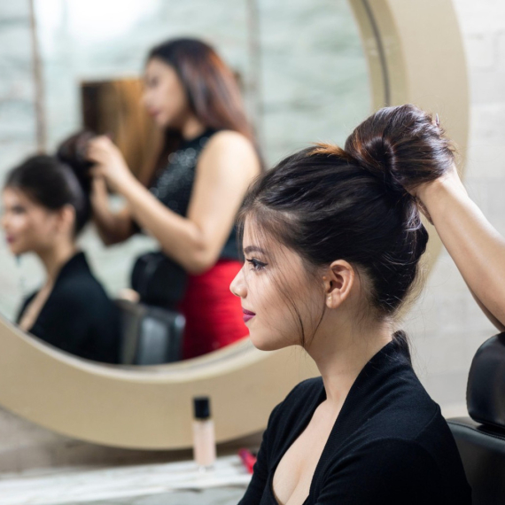 Ova frizura je pravi hit u 2026. godini, a ne morate da je stilizujete FOTO/VIDEO