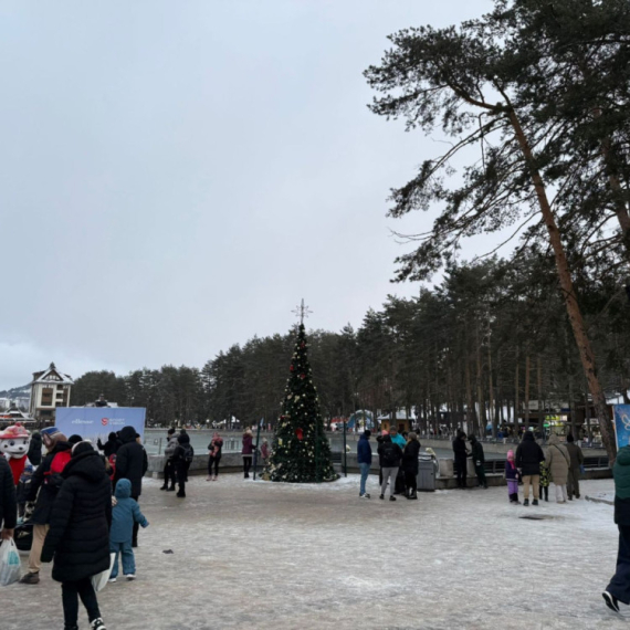 Pljeskavica 700 dinara, a i cena čaja iznenađuje: Cene na srpskoj planini naljutile turiste