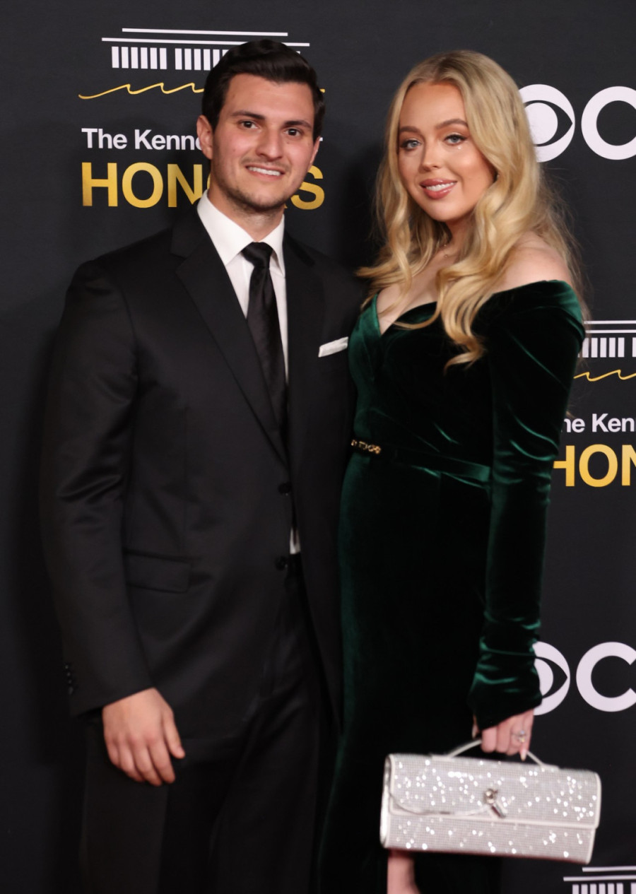 Jednostavan život milijarderove žene: Šljokice, čipka i raskoš dok je on drži za ruku FOTO