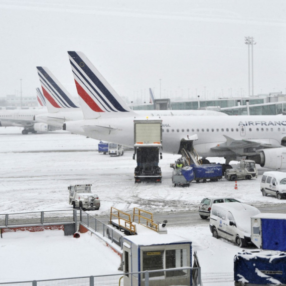 Kolaps u Francuskoj zbog snega i leda: Otkazano više od 140 letova