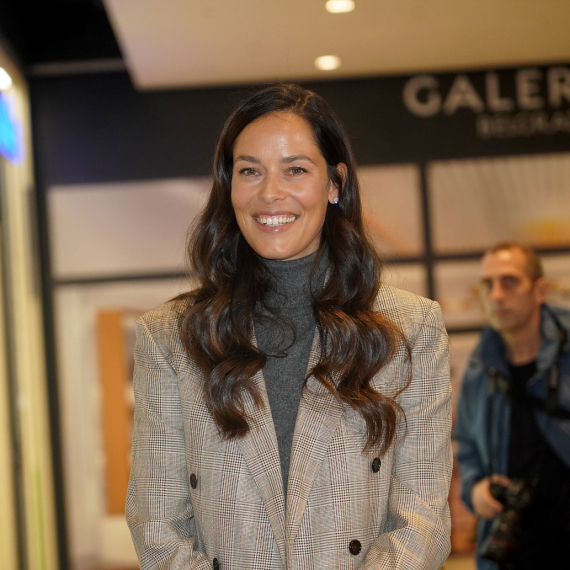 Ana Ivanović čestitala Božić: Pokazala česnicu i prazničnu trpezu FOTO