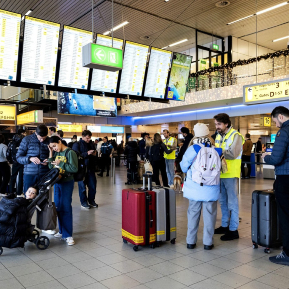 Otkazano čak 700 letova u Amsterdamu: Putnici zarobljeni, nastao haos na aerodromu