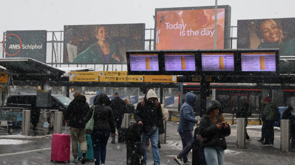 Evropa paralisana zbog snega: Masovno se otkazuju letovi, vozovi i trajekti