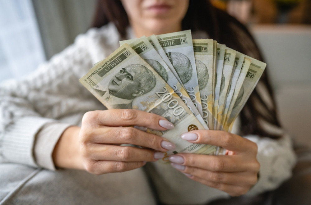 Šta građanima donosi paket od 980,6 miliona evra: Povećanje plata i penzija, jednokratnu pomoć i popuste