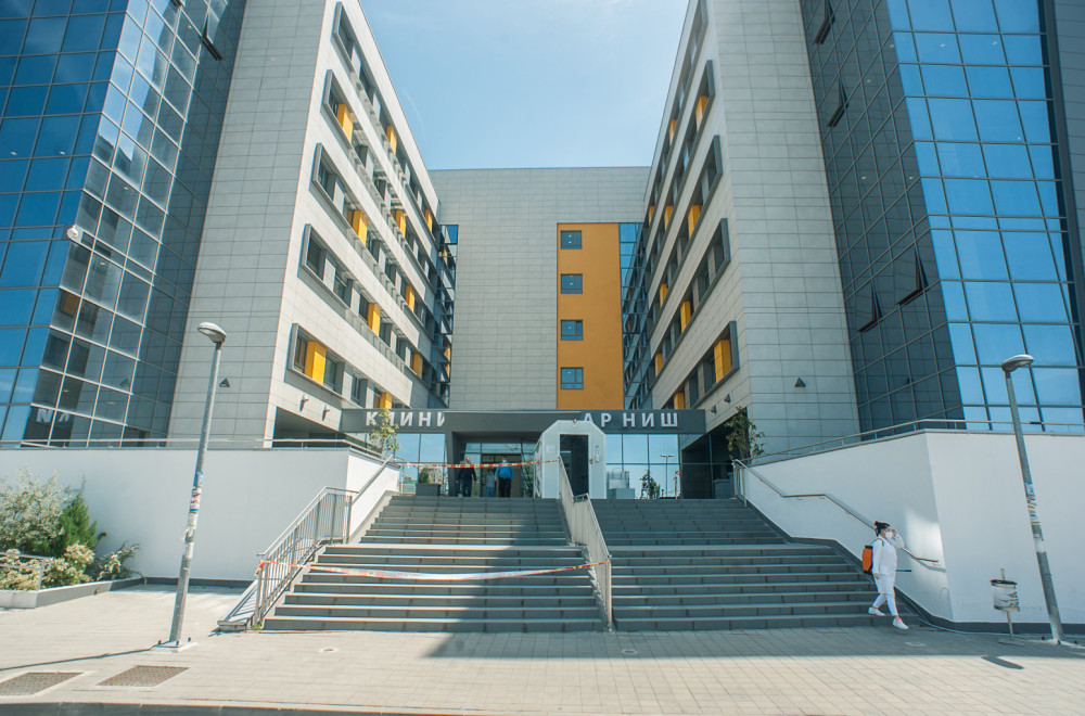 Dečak povređen u Vranju zbrinut u Univerzitetskom kliničkom centru u Nišu