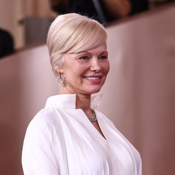 Nenametljivo izdanje najveće seks-bombe nosi jasnu poruku FOTO