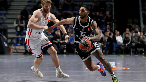 Partizan na -38; Navijači pevali igračima; Penjaroja utučen VIDEO