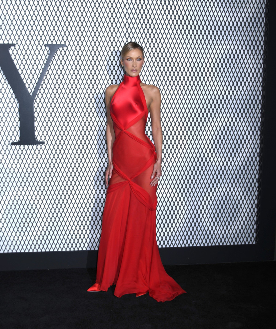 Najlepša žena se vratila: Prošetala u seksi haljini i jedva prekrila intimne delove FOTO/VIDEO