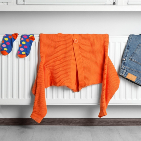 Opasno je: Evo zašto ne bi trebalo da sušite veš na radijatoru