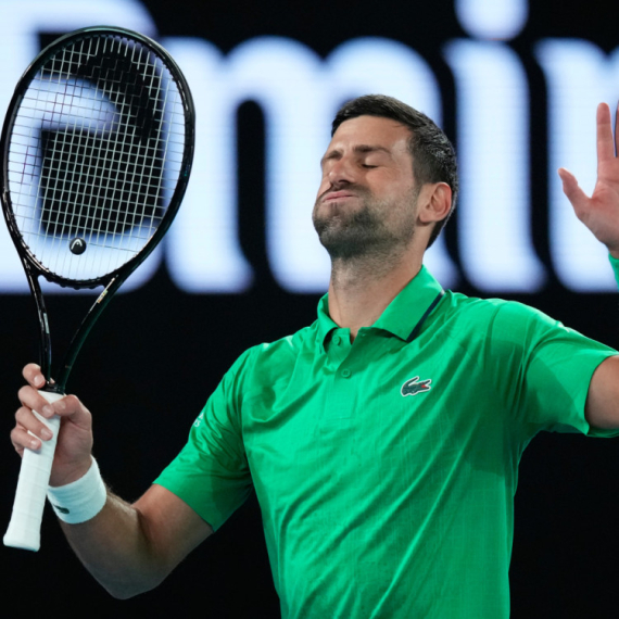 Novak rutinski do prvog seta