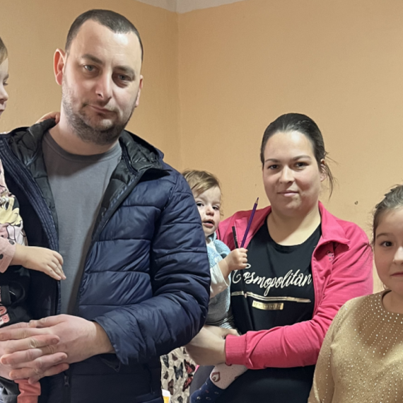 Petočlanoj porodici Babić iz Bačine potrebna je pomoć: Da više ne žive u kući od blata FOTO/VIDEO