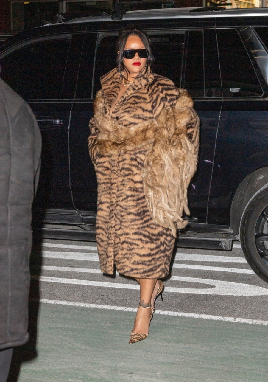 Grrr: Ona zna kako se nosi ovaj seksi komad garderobe FOTO