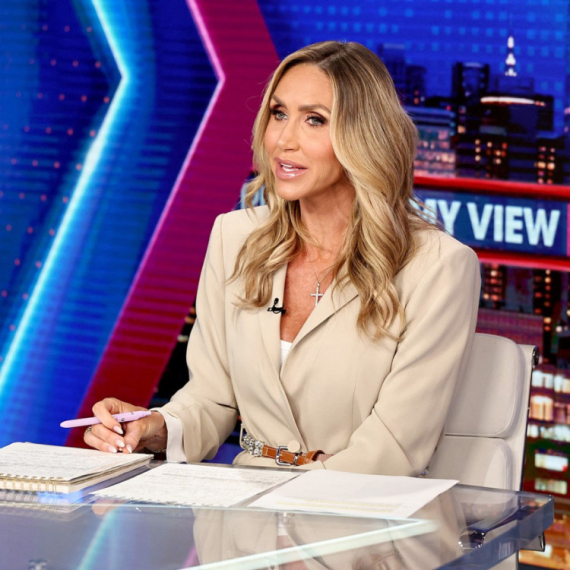 Objavljen snimak Trampove snahe kako pleše, ljudi se sprdaju na mrežama FOTO/VIDEO